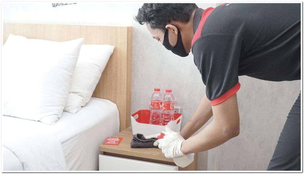 Reddoorz Plus Near Rs Rk Charitas 2 Palembang Kültér fotó