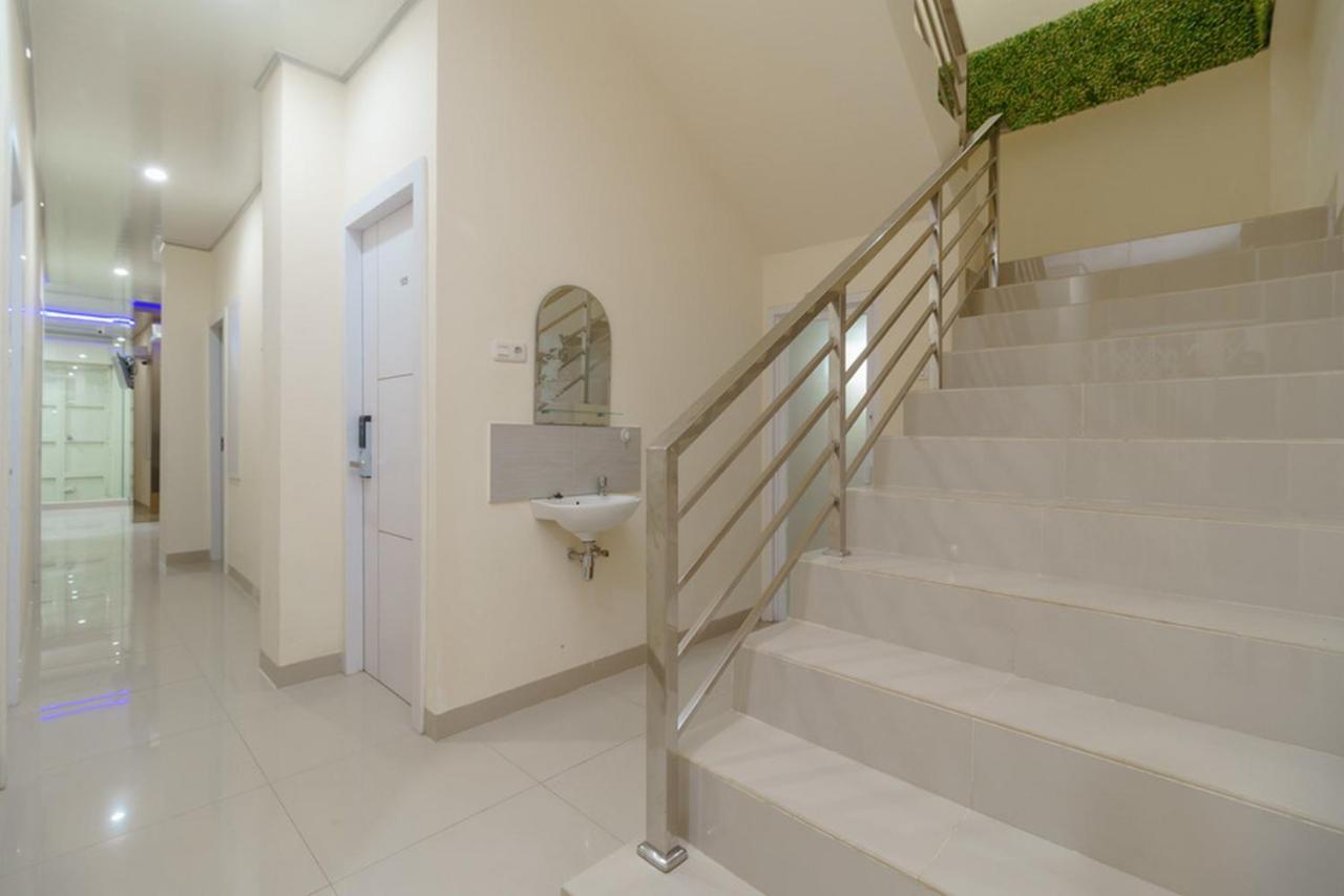 Reddoorz Plus Near Rs Rk Charitas 2 Palembang Kültér fotó