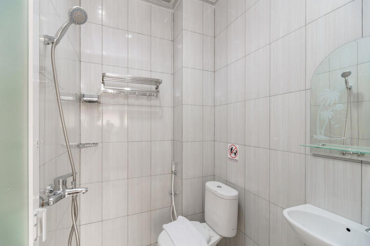 Reddoorz Plus Near Rs Rk Charitas 2 Palembang Kültér fotó