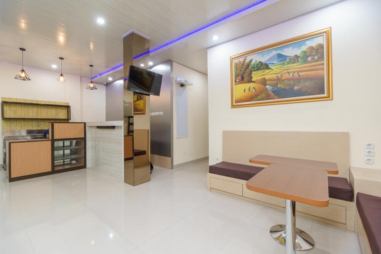 Reddoorz Plus Near Rs Rk Charitas 2 Palembang Kültér fotó