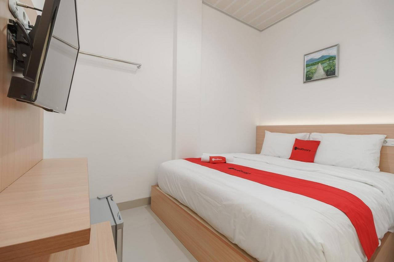 Reddoorz Plus Near Rs Rk Charitas 2 Palembang Kültér fotó